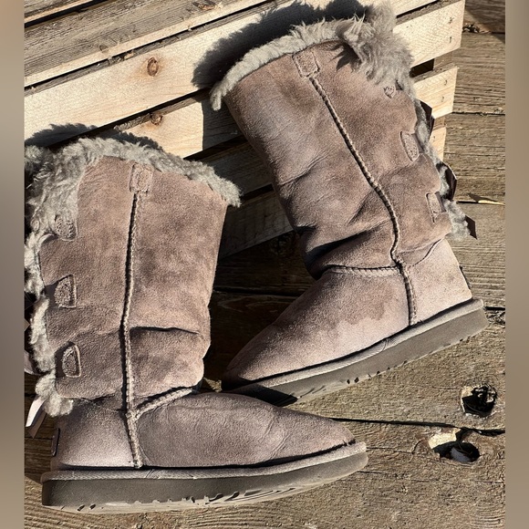 UGG Bailey Bow Tall gray suede Boots
Kids sz 13 - Picture 7 of 9